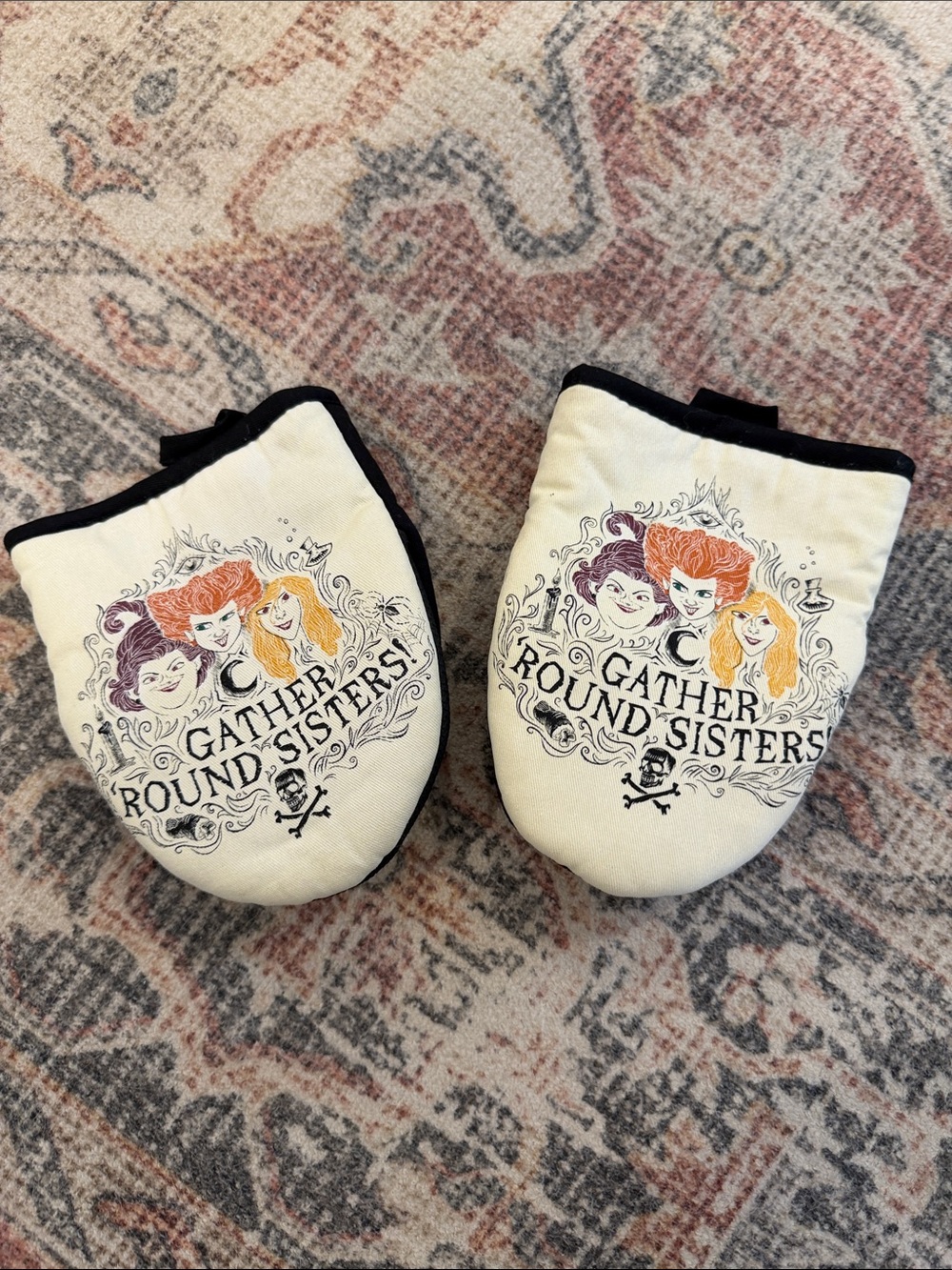Set of 2 Hocus Pocus Oven Mittens